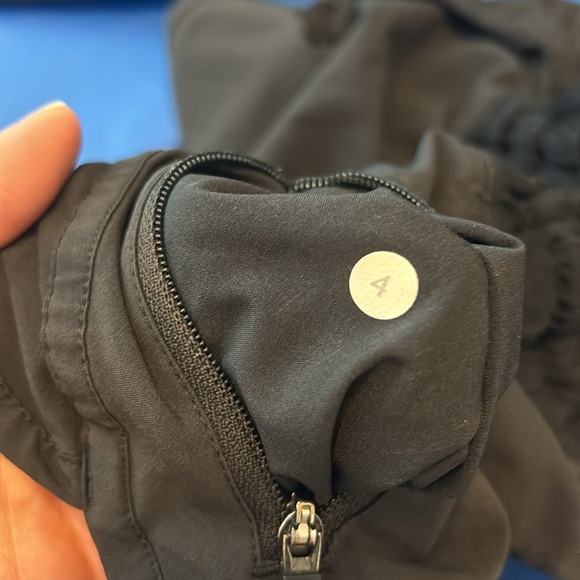 Lululemon Shorts - black size 4 - Picture 3 of 3